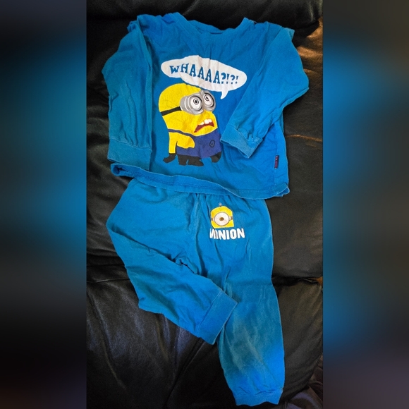 Caluby 1981 Minion Graphic Pajama Set Sz4/5T - Picture 2 of 10